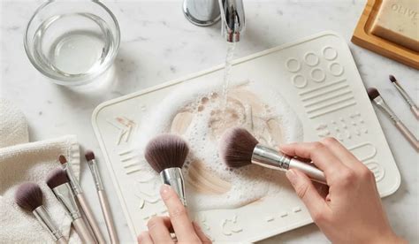 Clean Makeup Tools: Expert Tips & Tricks