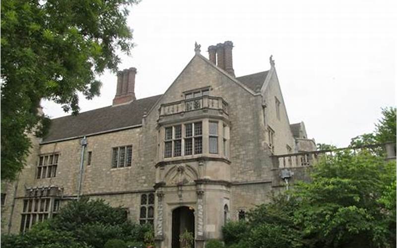 Coe Hall Mansion