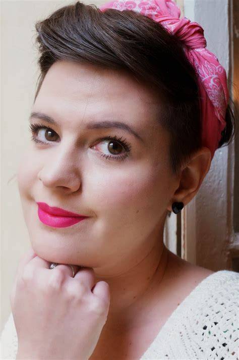 Coiffure Cheveux Court Pin Up