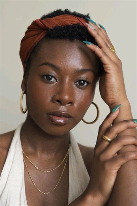 Coiffure Wrap Cheveux Court
