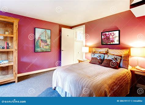 Color and contrast in the bedroom