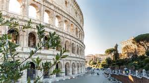 Colosseum guide explaining