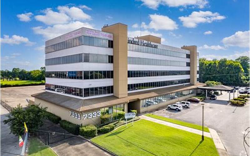 Commercial Spaces At 7333 North Freeway