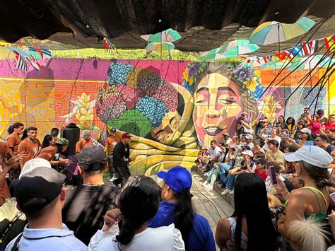 Comuna 13 Street Performers