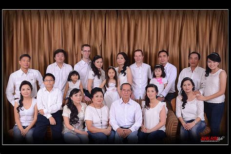 Contoh Foto Keluarga Besar