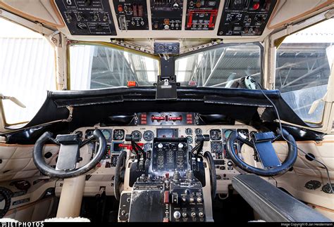 Explore the Advanced Convair 580 Cockpit: A Comprehensive Walkthrough