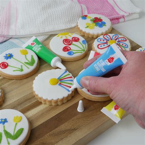 Creative and Sweet Treat Ideas: Decorating Your Cookies with Icing Tubes