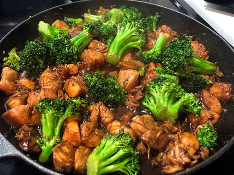Cooking Broccoli and Chicken in the Skillet