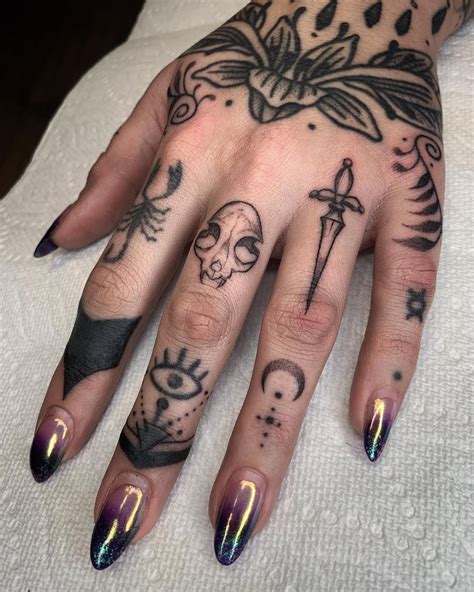 Cool Tattoos For Fingers