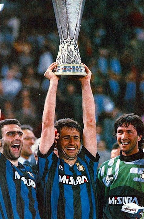 Bergomi con la Coppa UEFA