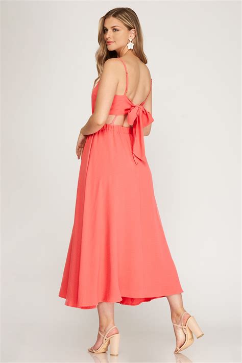 Catching Waves of Elegance: The Perfect Coral Dress for Your Dream Wedding
