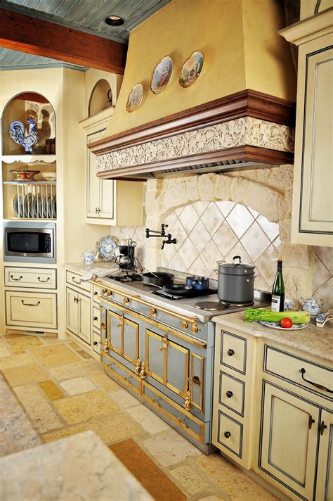 58+ Beautiful French Country Style Kitchen Decor Ideas Country kitchen designs, French country
