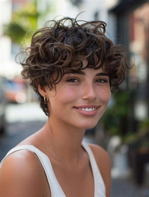 Coupe Cheveux Frises Court