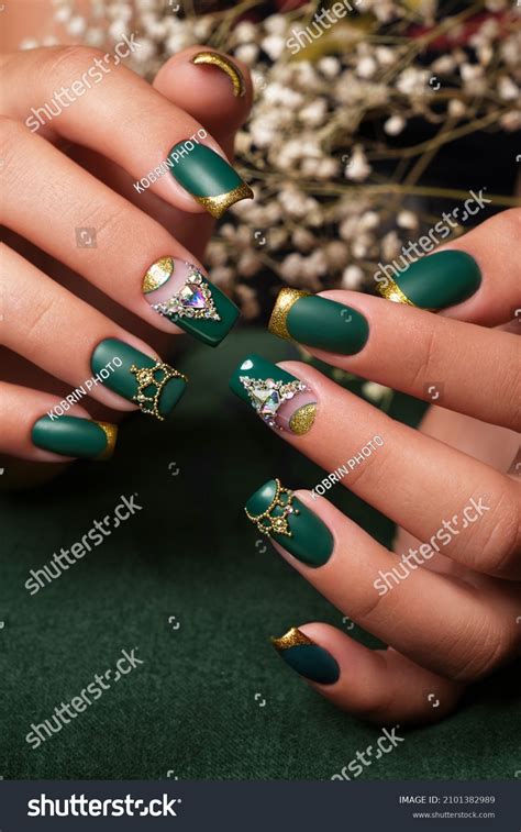 Creative Green Design Nails On