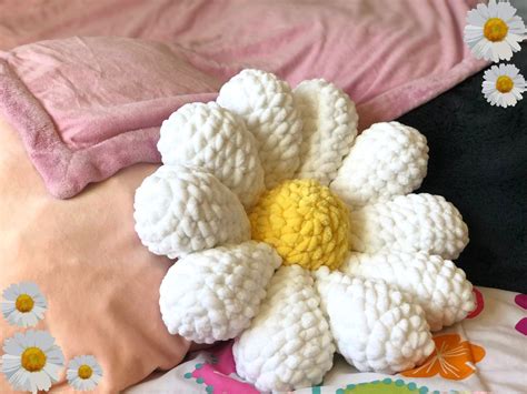 Crochet Daisy Pillow