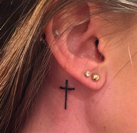 50 Cross Tattoo Ideas To Try For The Love of Jesus