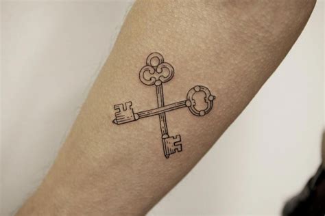 crossed keys for Arno Crossed keys tattoo, Key tattoos