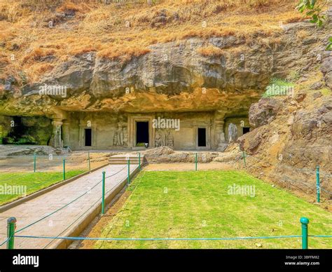 Crowd Elephanta Caves