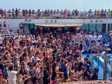 Crowded Cruise