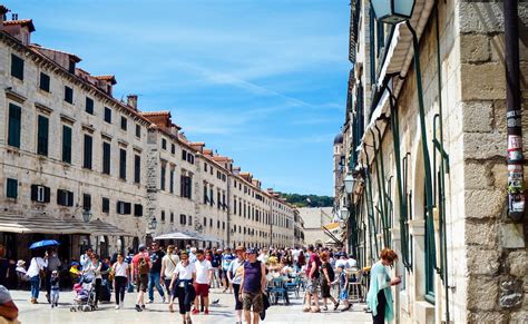Crowded Dubrovnik Tour