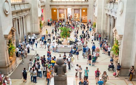 Crowded Met Museum tour
