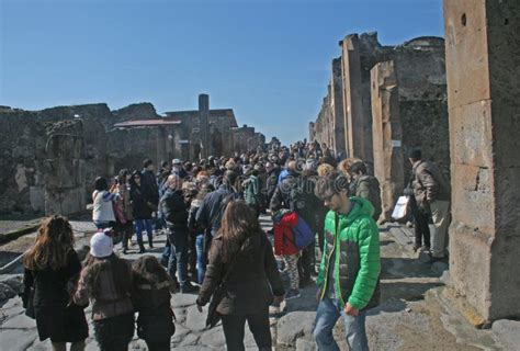 Crowded Pompeii