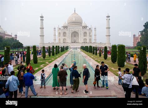 Crowded Taj Mahal