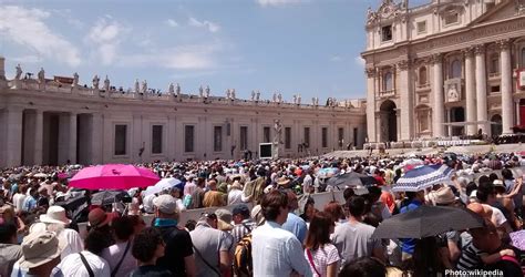 Crowded tourist spots