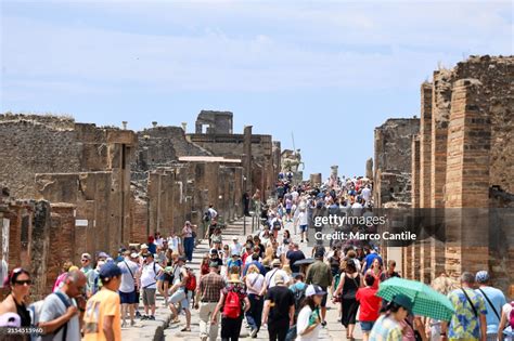 Crowds at Pompeii
