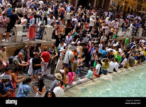 Crowds at Trevi Fountain