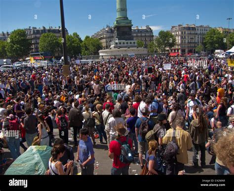 Crowds in Paris