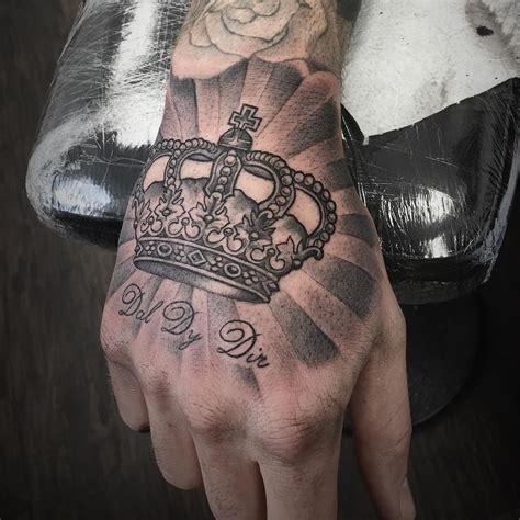 25 Beautiful Crown Tattoos Ideas To Show Royalty Noze
