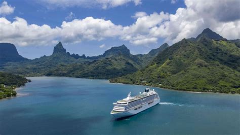 Cruise Ship Moorea