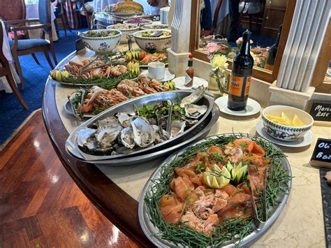 Cruise lunch buffet