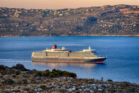 Cruise ship Crete