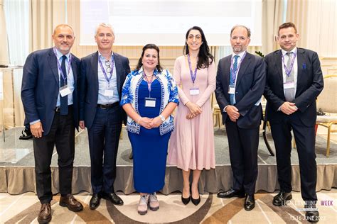 Crypto Clashing Weary Deminor Eyes Future Evolution