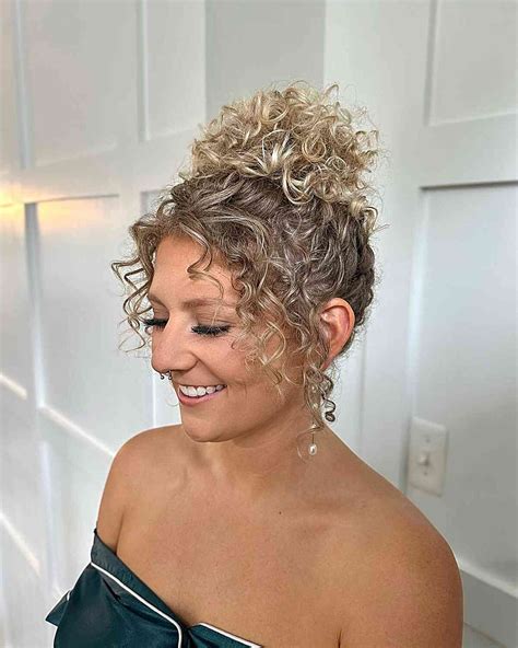 Curly Hair Style Up Image