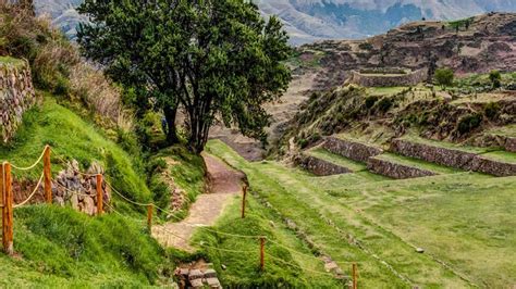 Cusco South Valley: Tipon & Pikillaqta Day Trip – A Transportation Guide