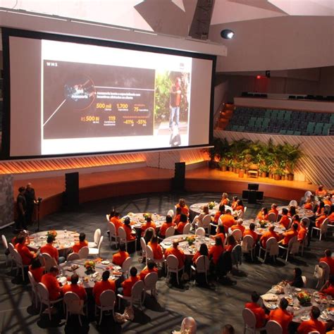 Customizable artistic performance venue