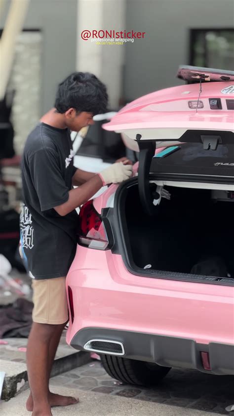 Cutting Sticker Mobil Warna Pink