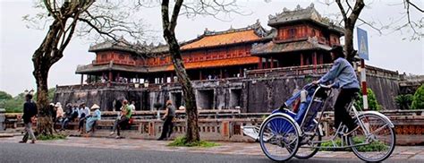 Cyclo through Hue streets