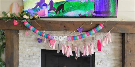 DIY Friendship Bracelets Garland