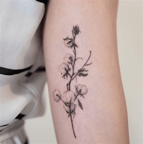 Buse Poppy & Lavender 🌿 Little flower tattoos, Dainty
