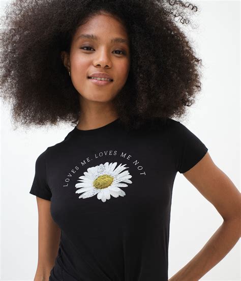 Daisy Graphic Tee: A Fun and Stylish Way to Flaunt Your Inner Flower Child