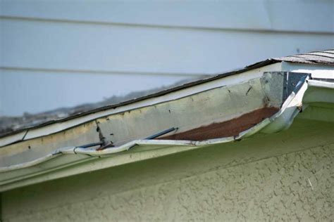 Dallas Gutter and Repair - Damaged Gutter