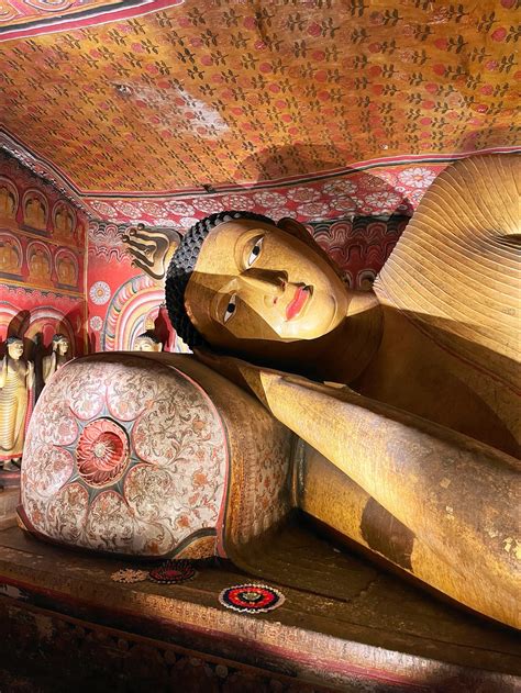 Dambulla Cave Temple statues