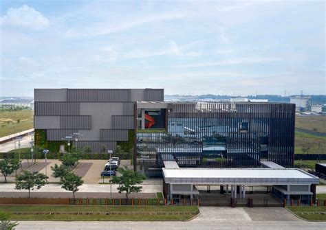 Data Center NeutraDC: Percepat AI Indonesia