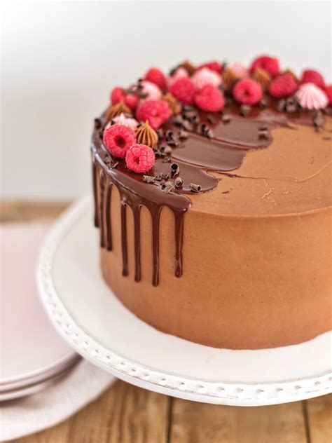 Indulge in Decadence: Discover How to Perfectly Decorate Any Cake with Luxurious Chocolate