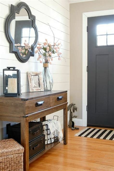 Decorating A Small Entryway