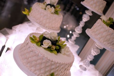 Enchanting Embellishments: Elevate Your Wedding Cake with These Exquisite Decorations